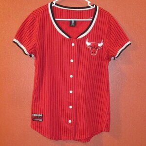 Chicago Bulls NBA Woman XL Red White Black Stripe Graphic Button Down Shirt